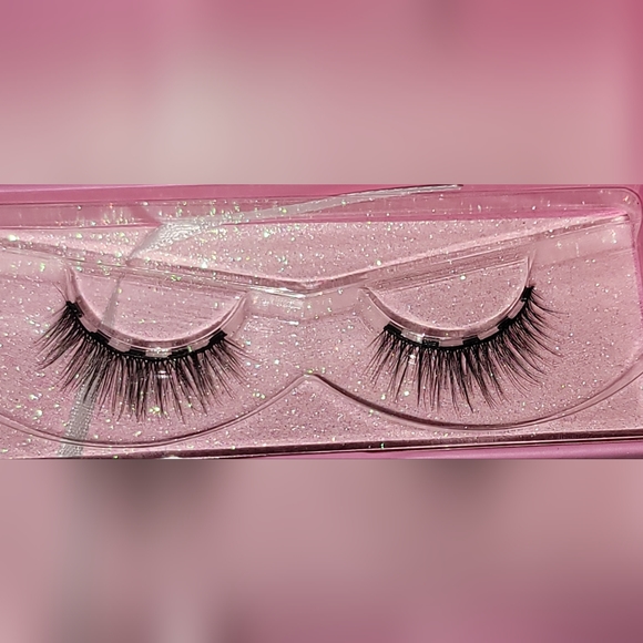 MOXIELASH Classy Magnetic Lashes - Picture 3 of 6